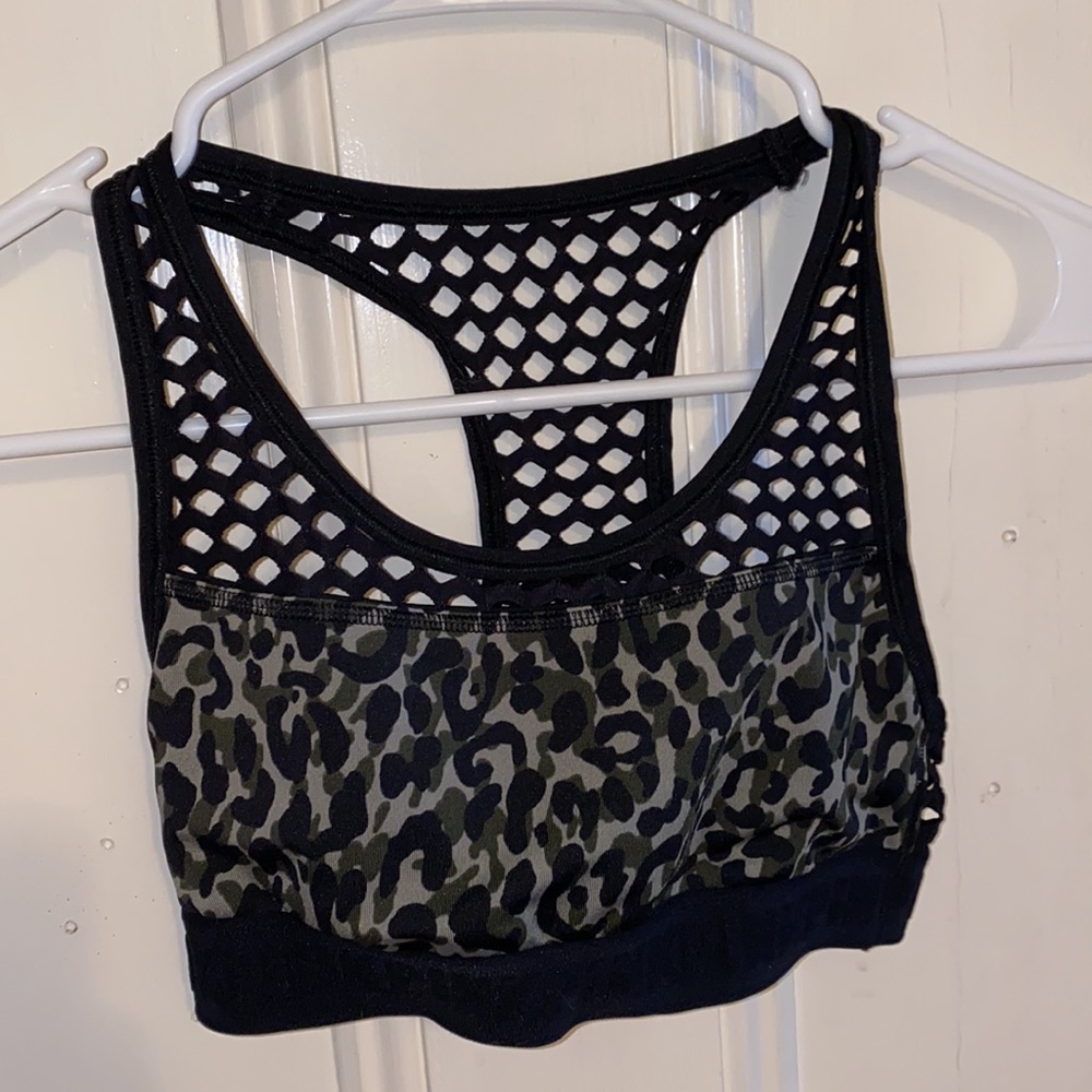 VS PINK Camo Sports Bra - Picture 5 of 5